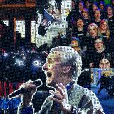 Mit durchgedrücktem Rücken der Gemeinschaft dienen